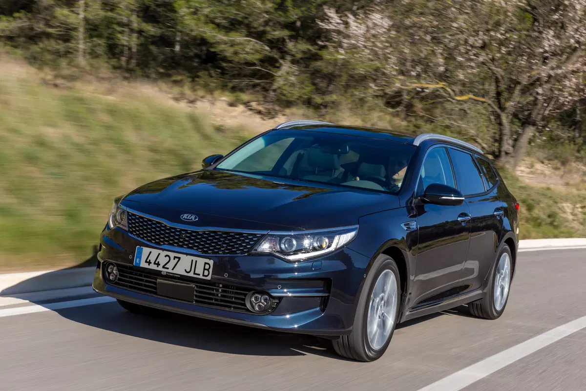 Kia Optima Sportswagon, la super station coreana fa tremare i tedeschi (7)