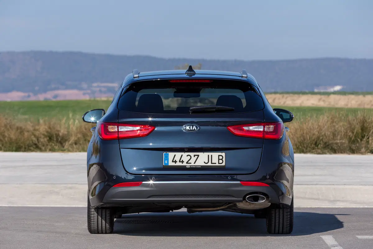 Kia Optima Sportswagon, la super station coreana fa tremare i tedeschi (3)
