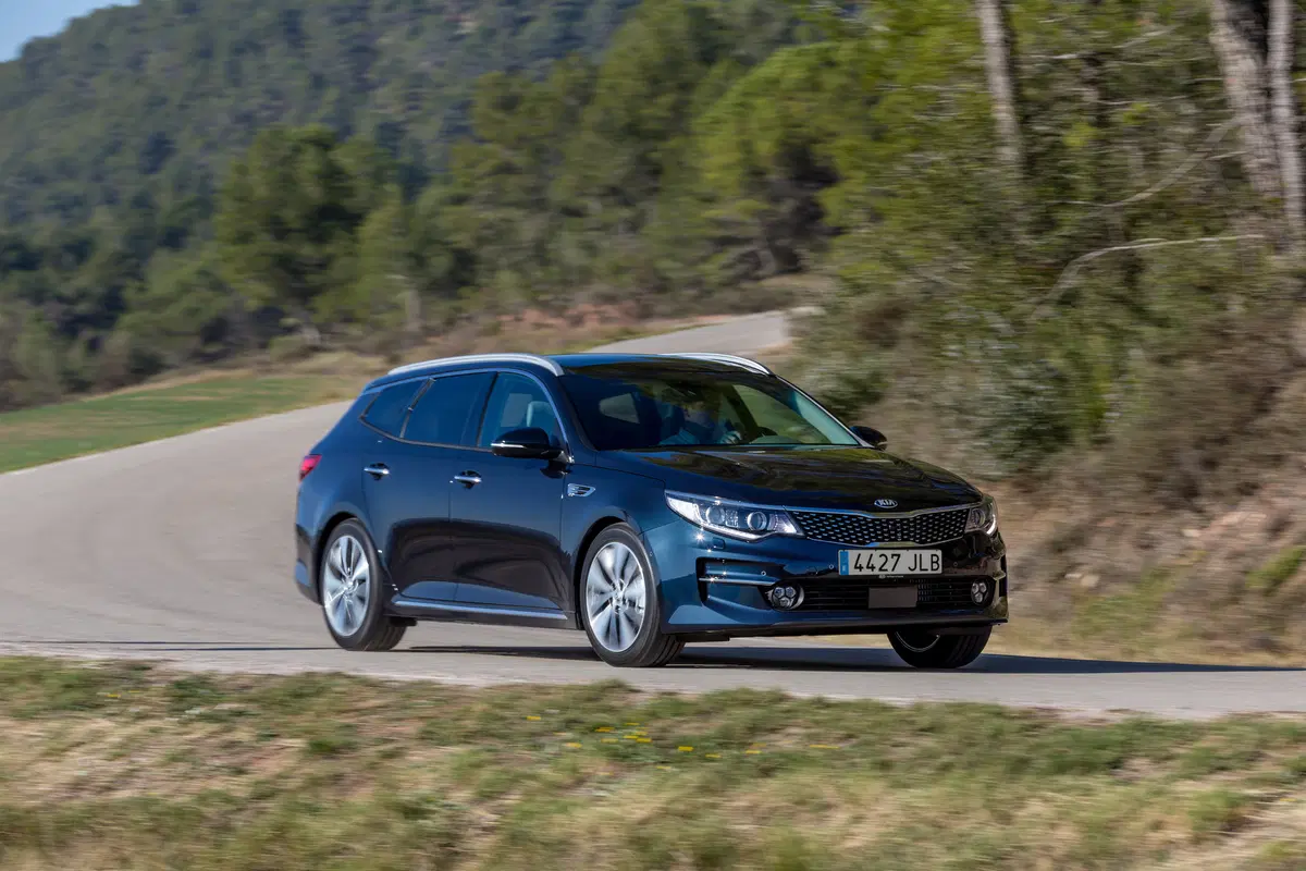 Kia Optima Sportswagon, la super station coreana fa tremare i tedeschi (9)