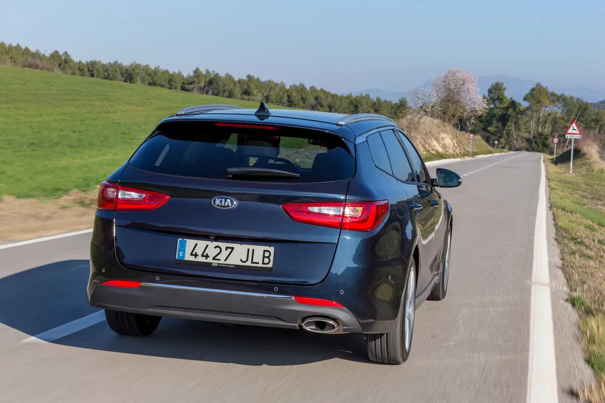 Kia Optima Sportswagon, la super station coreana fa tremare i tedeschi (10)