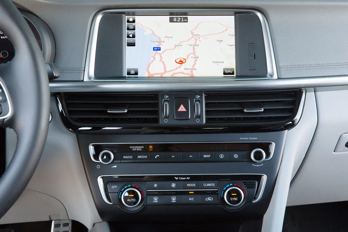 Kia Optima Sportswagon, la super station coreana fa tremare i tedeschi (20)