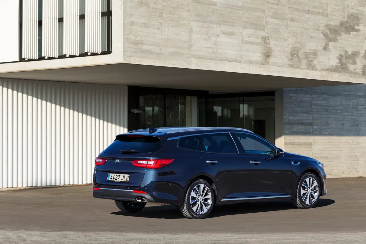 Kia Optima Sportswagon, la super station coreana fa tremare i tedeschi (5)