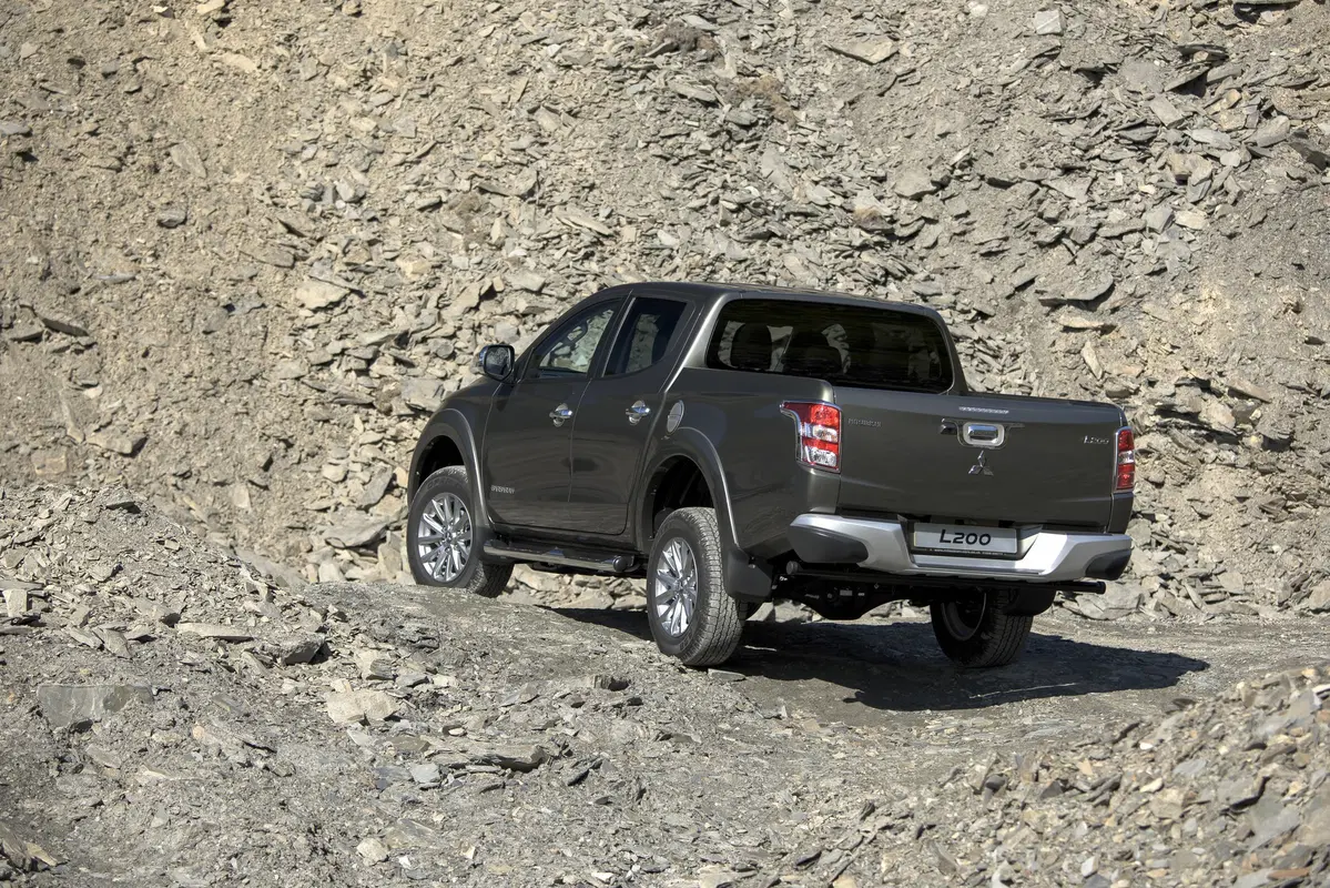 Mitsubishi L200 (2014-15) (5)