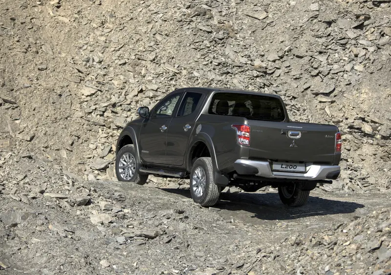 Mitsubishi L200 (2014-15) (5)