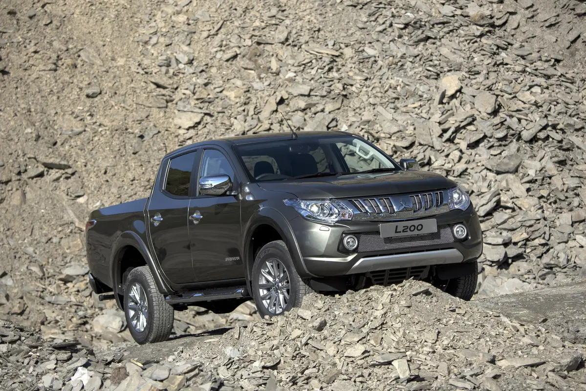 Mitsubishi L200 (2014-15) (7)