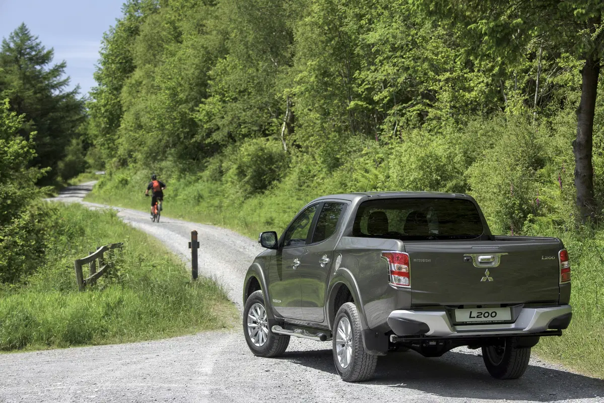 Mitsubishi L200 (2014-15) (6)