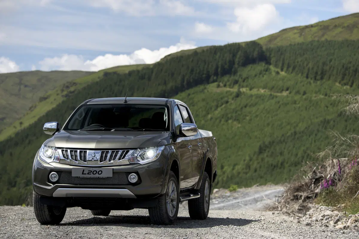 Mitsubishi L200 (2014-15) (8)