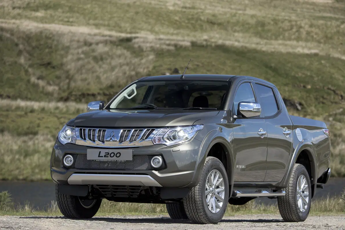 Mitsubishi L200 (2014-15) (9)