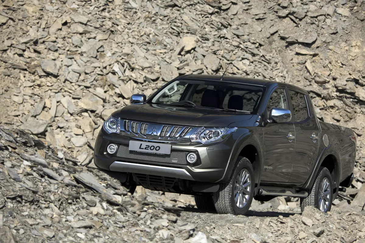Mitsubishi L200 (2014-15) (10)