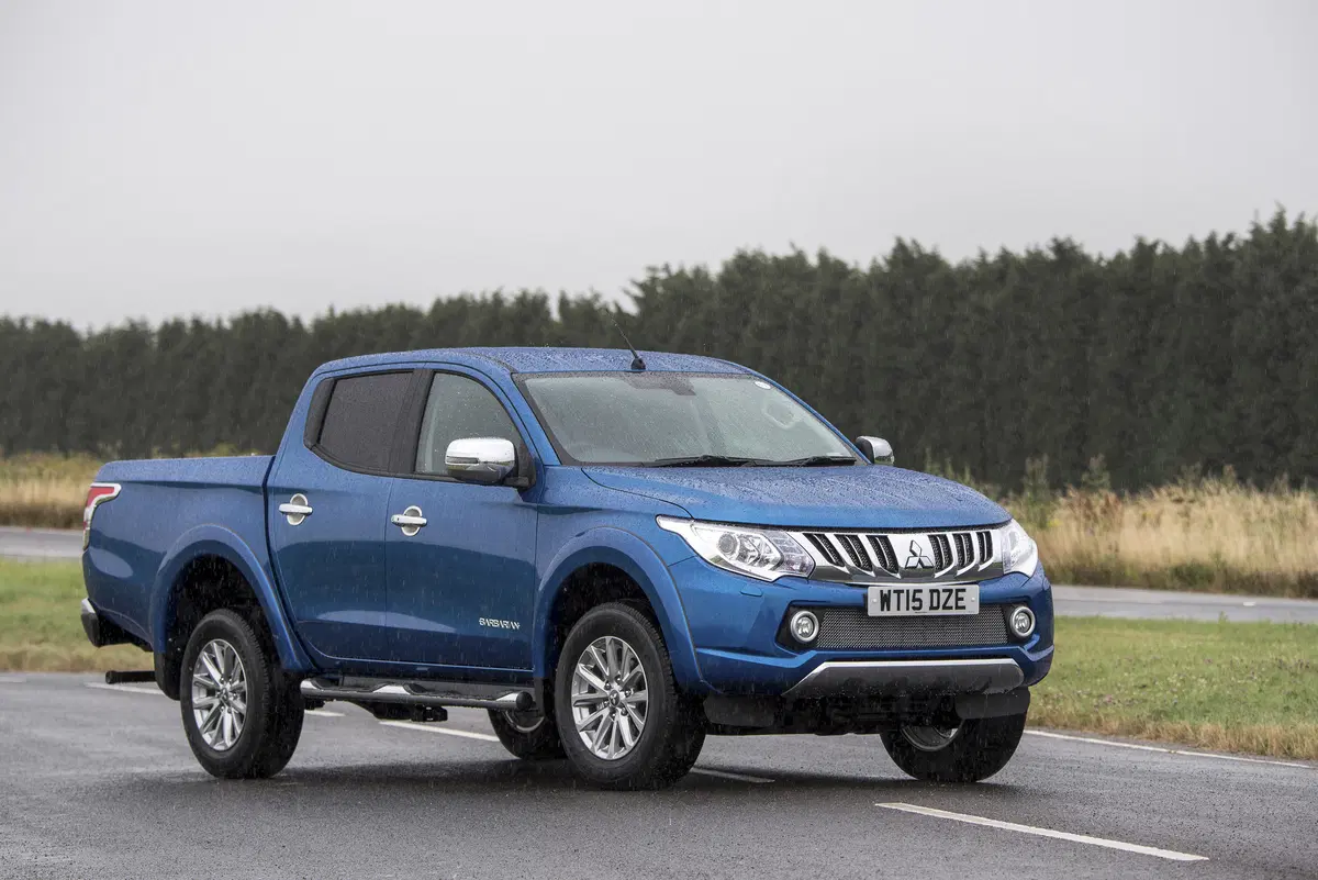 Mitsubishi L200 (2014-15) (13)