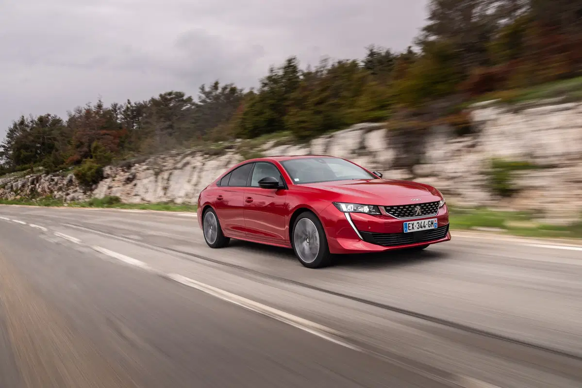 Peugeot 508 2018 | la berlina che fa il verso alla coupé, non solo nel look