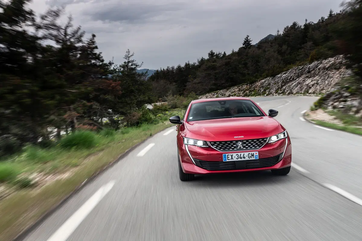 Peugeot 508 2018 | la berlina che fa il verso alla coupé, non solo nel look (4)