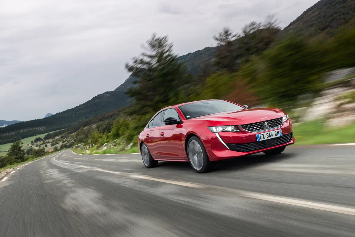 Peugeot 508 2018 | la berlina che fa il verso alla coupé, non solo nel look (5)