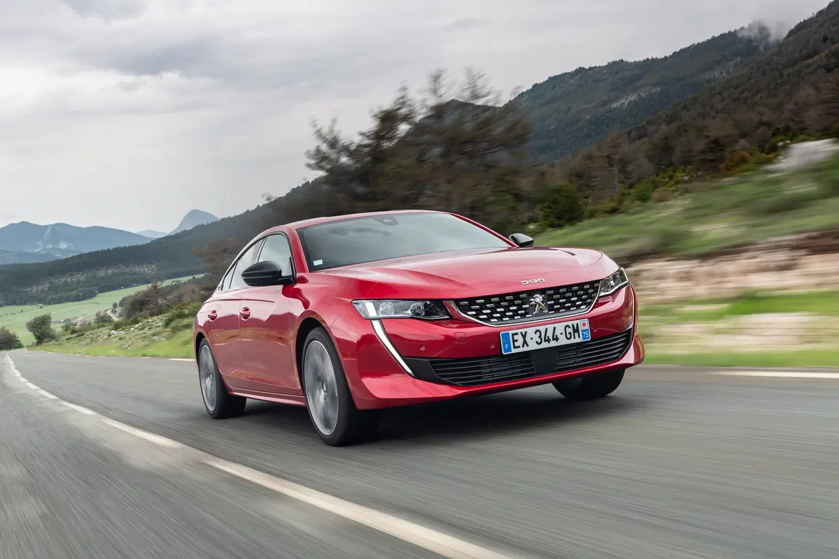 Peugeot 508 2018 | la berlina che fa il verso alla coupé, non solo nel look (7)