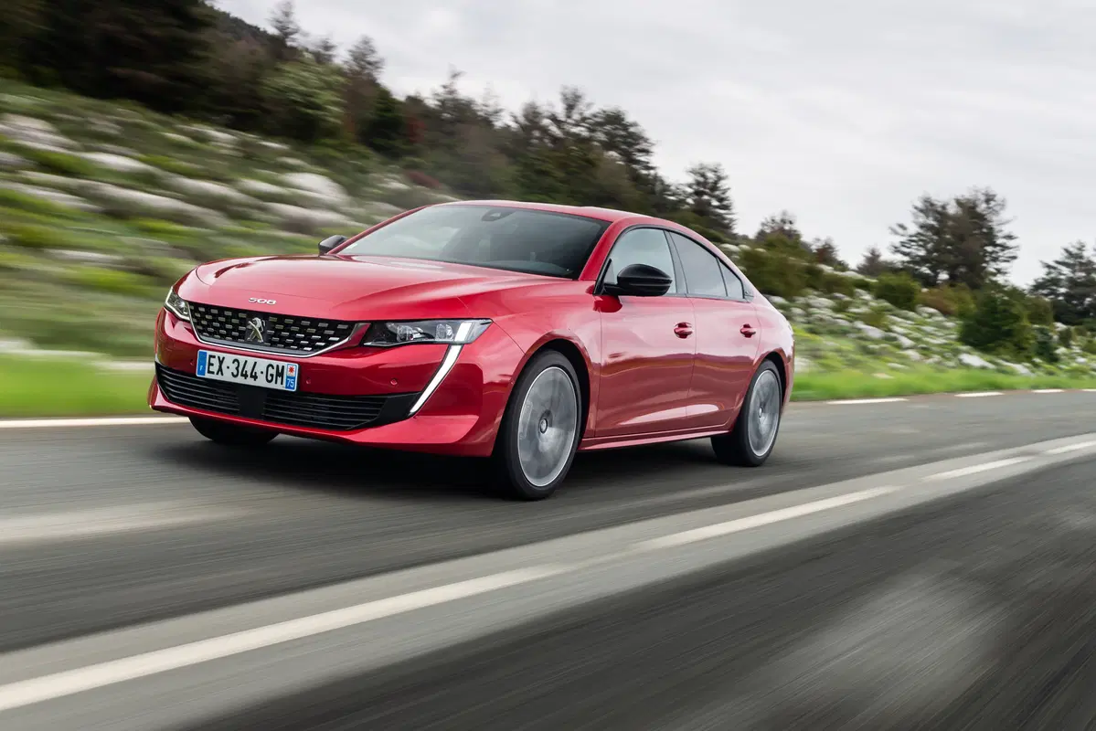 Peugeot 508 2018 | la berlina che fa il verso alla coupé, non solo nel look (8)