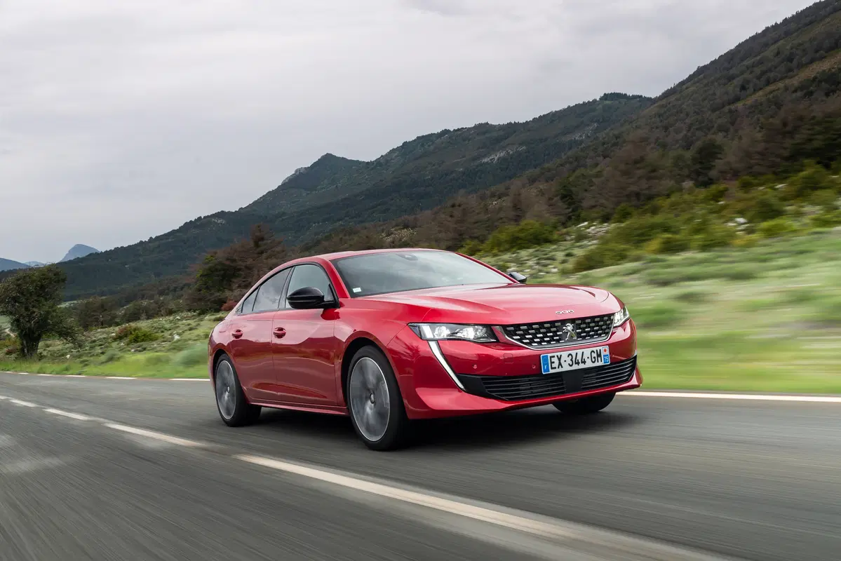 Peugeot 508 2018 | la berlina che fa il verso alla coupé, non solo nel look (9)