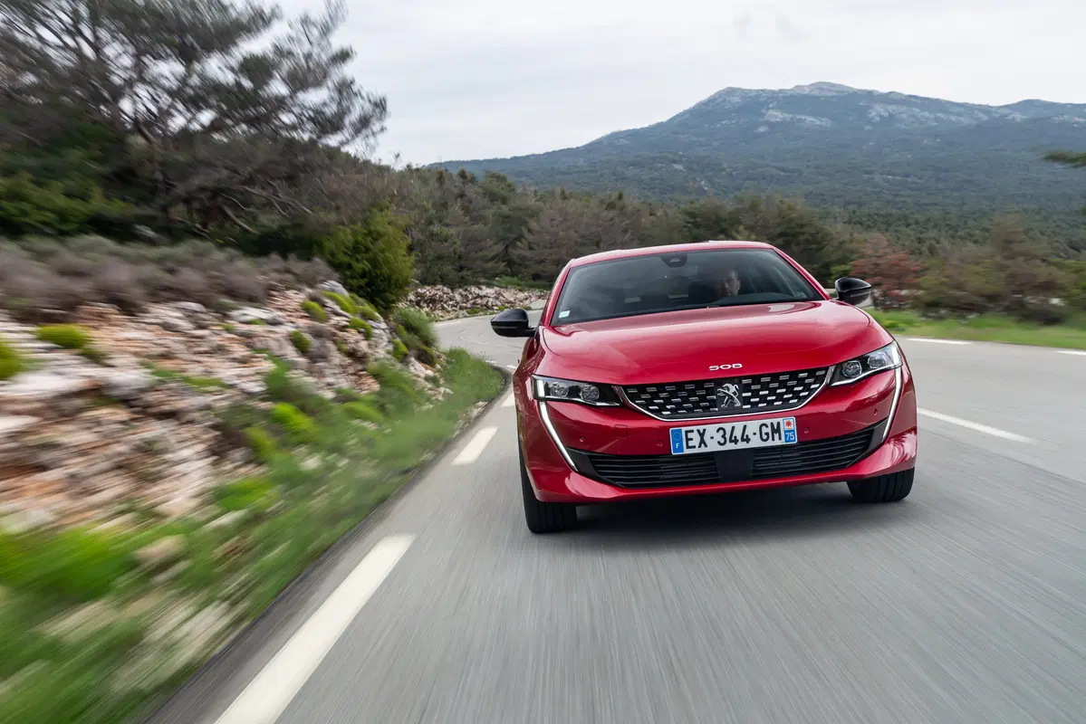 Peugeot 508 2018 | la berlina che fa il verso alla coupé, non solo nel look (10)