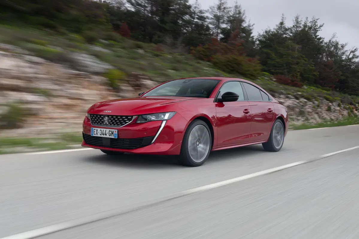 Peugeot 508 2018 | la berlina che fa il verso alla coupé, non solo nel look (15)