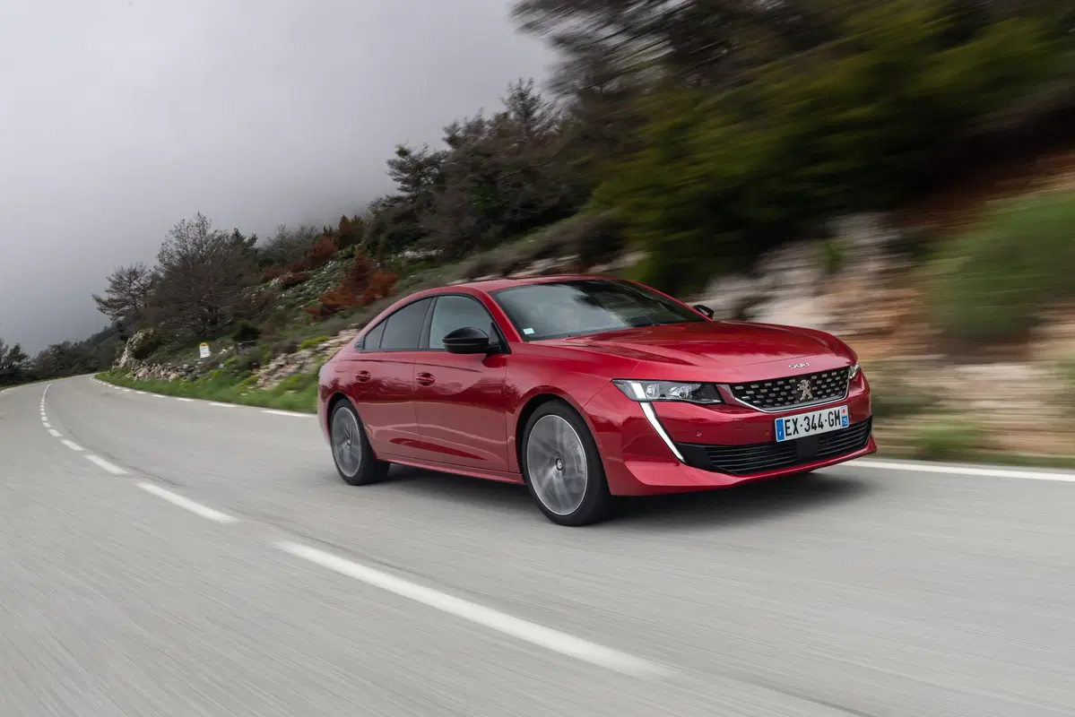 Peugeot 508 2018 | la berlina che fa il verso alla coupé, non solo nel look (14)