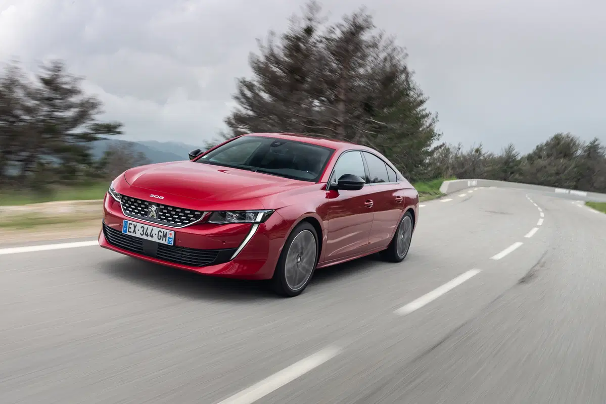 Peugeot 508 2018 | la berlina che fa il verso alla coupé, non solo nel look (16)