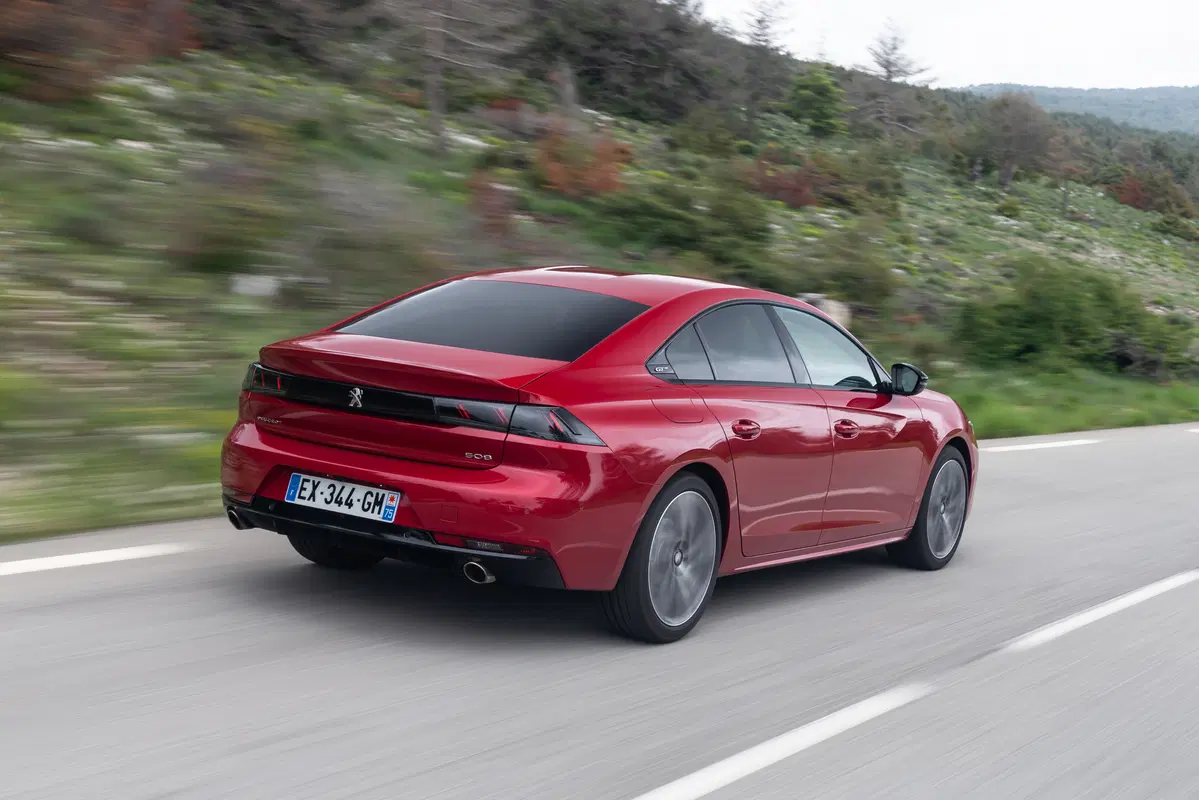 Peugeot 508 2018 | la berlina che fa il verso alla coupé, non solo nel look (18)