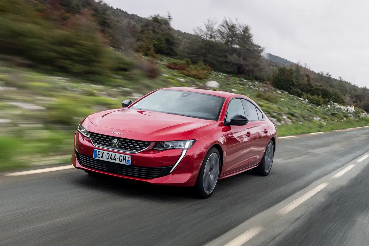 Peugeot 508 2018 | la berlina che fa il verso alla coupé, non solo nel look (19)