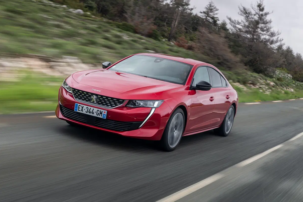 Peugeot 508 2018 | la berlina che fa il verso alla coupé, non solo nel look (20)