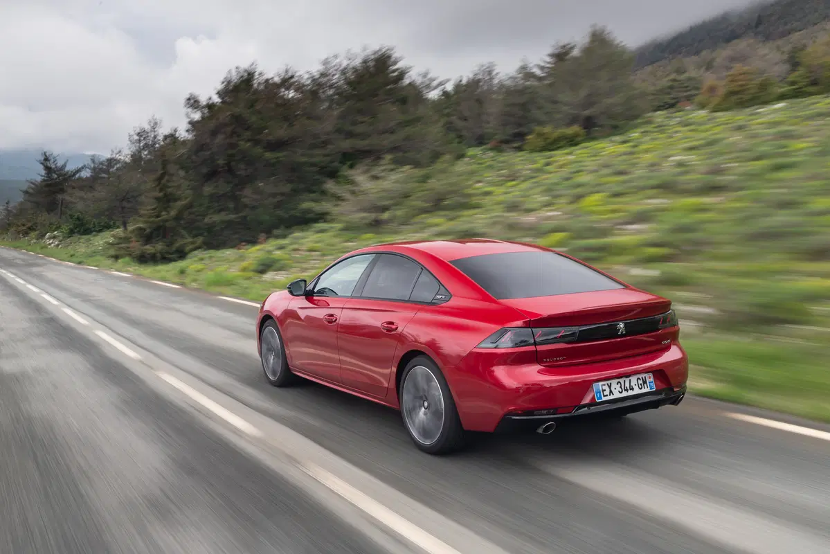 Peugeot 508 2018 | la berlina che fa il verso alla coupé, non solo nel look (21)