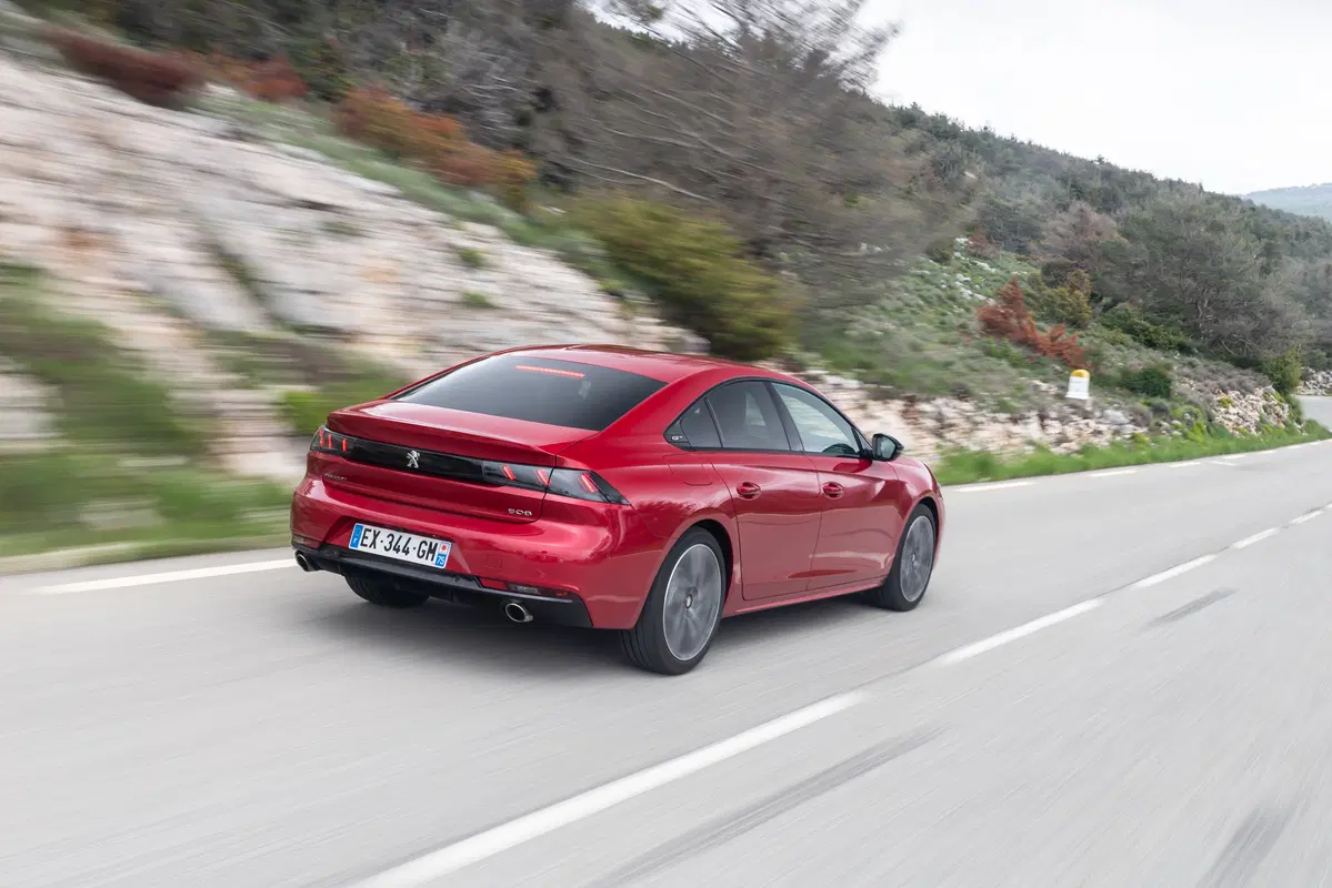 Peugeot 508 2018 | la berlina che fa il verso alla coupé, non solo nel look (22)
