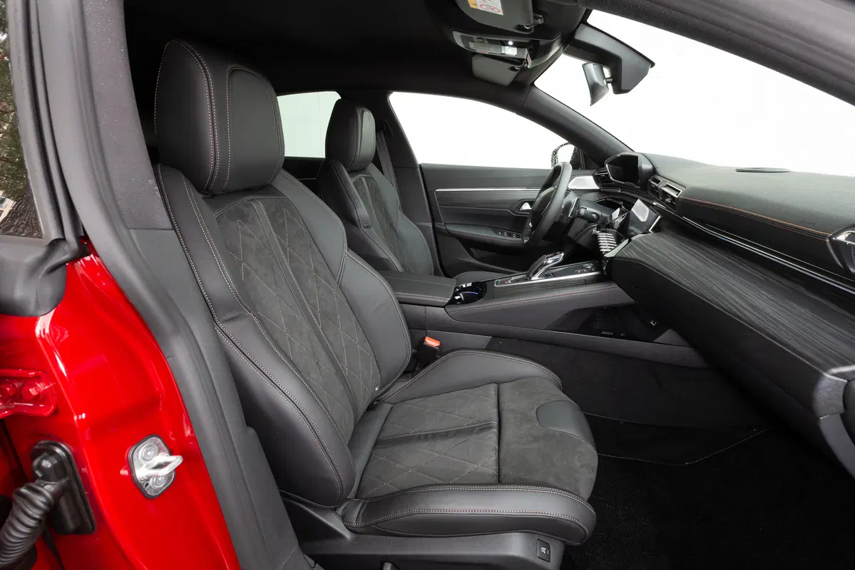 Peugeot 508 2018 | la berlina che fa il verso alla coupé, non solo nel look (32)