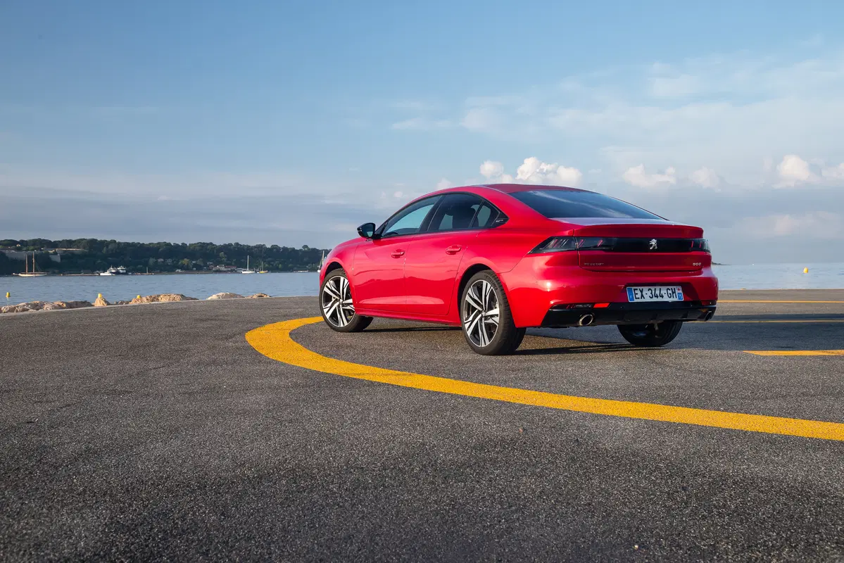 Peugeot 508 2018 | la berlina che fa il verso alla coupé, non solo nel look (35)