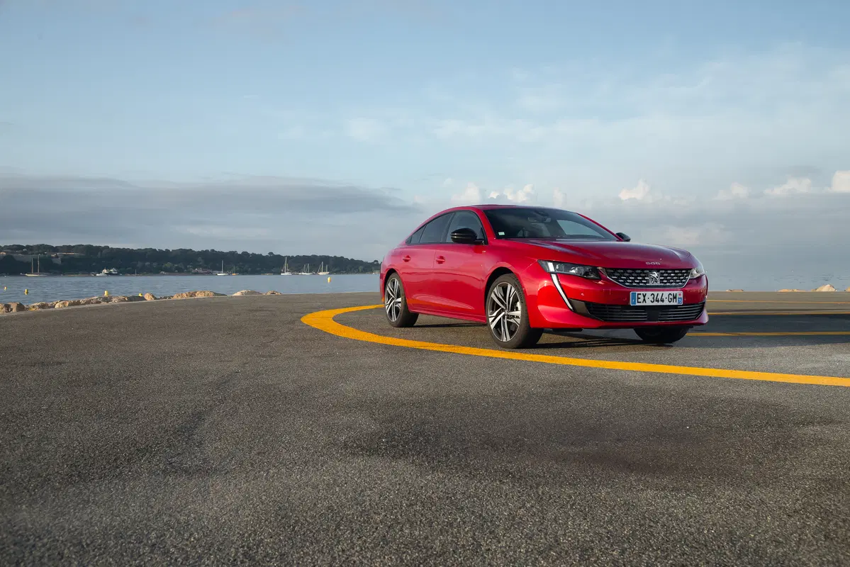 Peugeot 508 2018 | la berlina che fa il verso alla coupé, non solo nel look (39)