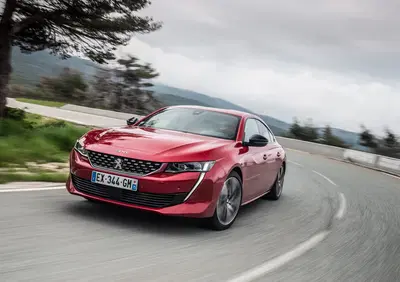 Peugeot 508 2018 | la berlina che fa il verso alla coupé, non solo nel look [Video]
