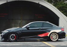 BMW M2 Competition, esemplare unico dedicato ai mondiali di calcio [Video]