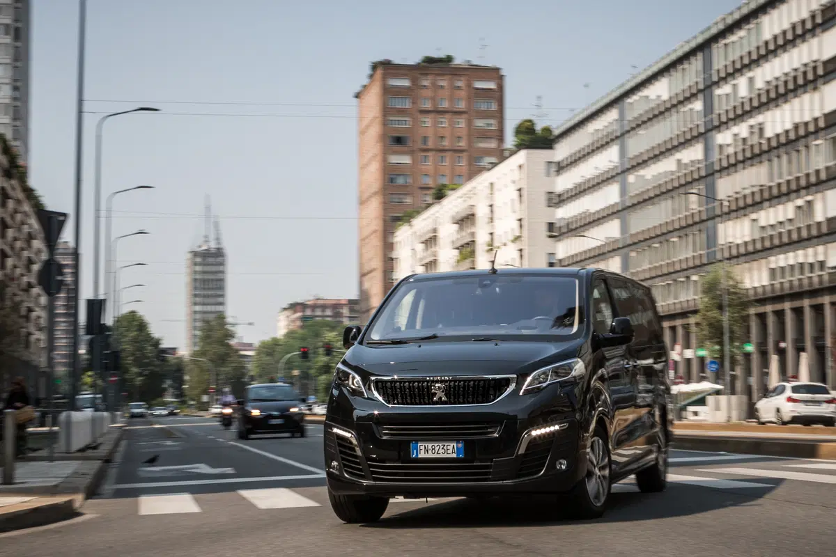 Peugeot Traveller, vettura ufficiale della serie TV “4 Ristoranti” (6)