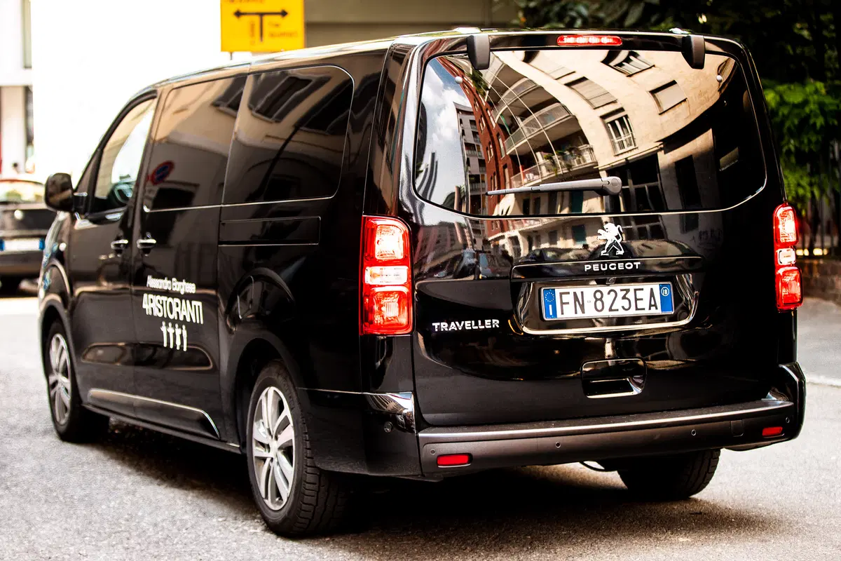 Peugeot Traveller, vettura ufficiale della serie TV “4 Ristoranti” (3)