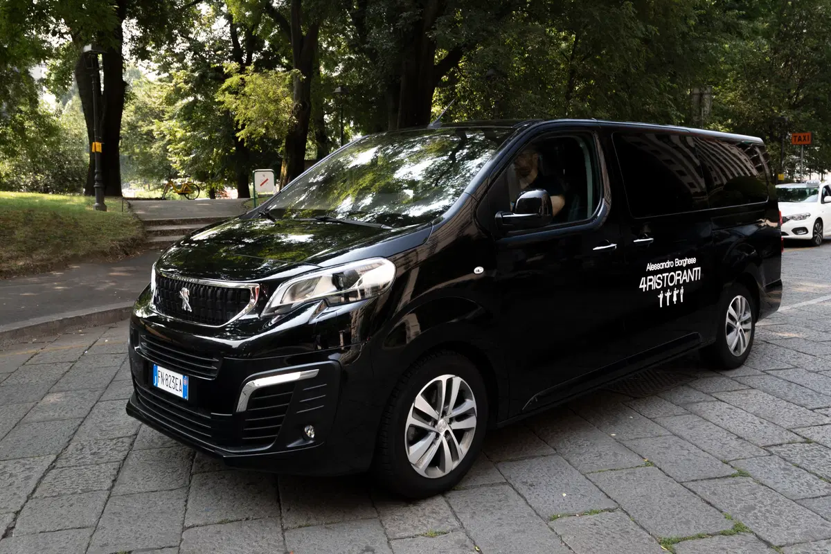 Peugeot Traveller, vettura ufficiale della serie TV “4 Ristoranti” (7)