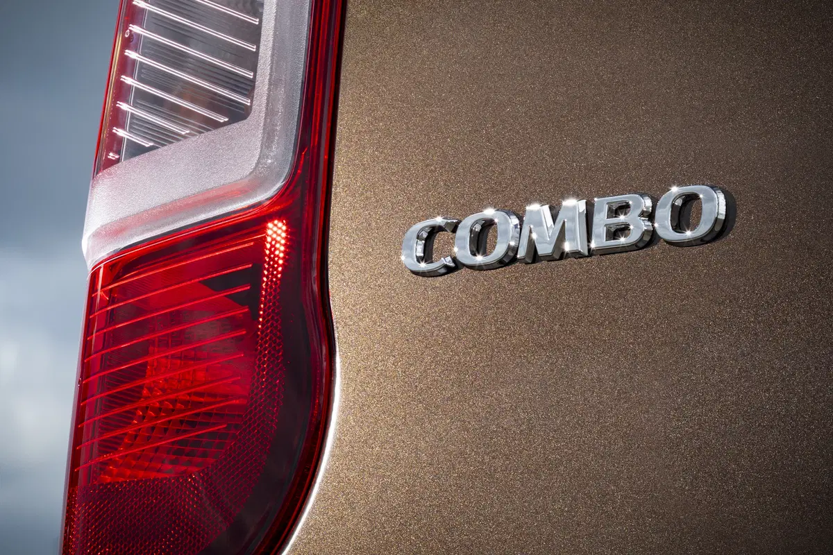 Opel Combo Van: praticità di un furgone, comfort di un’auto (12)