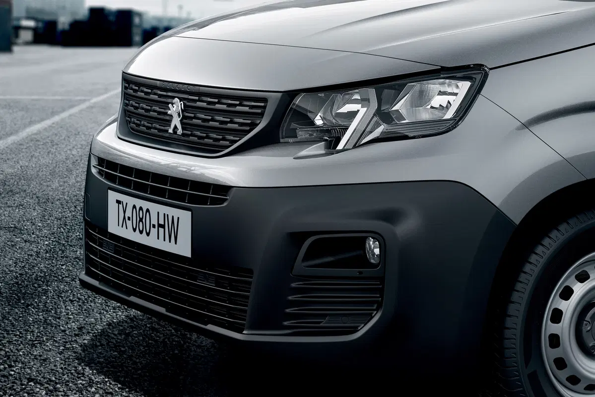 Peugeot Partner, il van francese si rinnova [Foto e dettagli] (2)