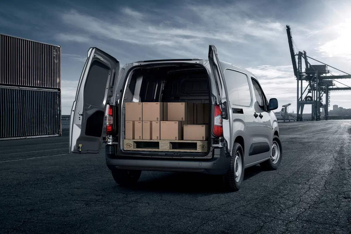 Peugeot Partner, il van francese si rinnova [Foto e dettagli] (4)