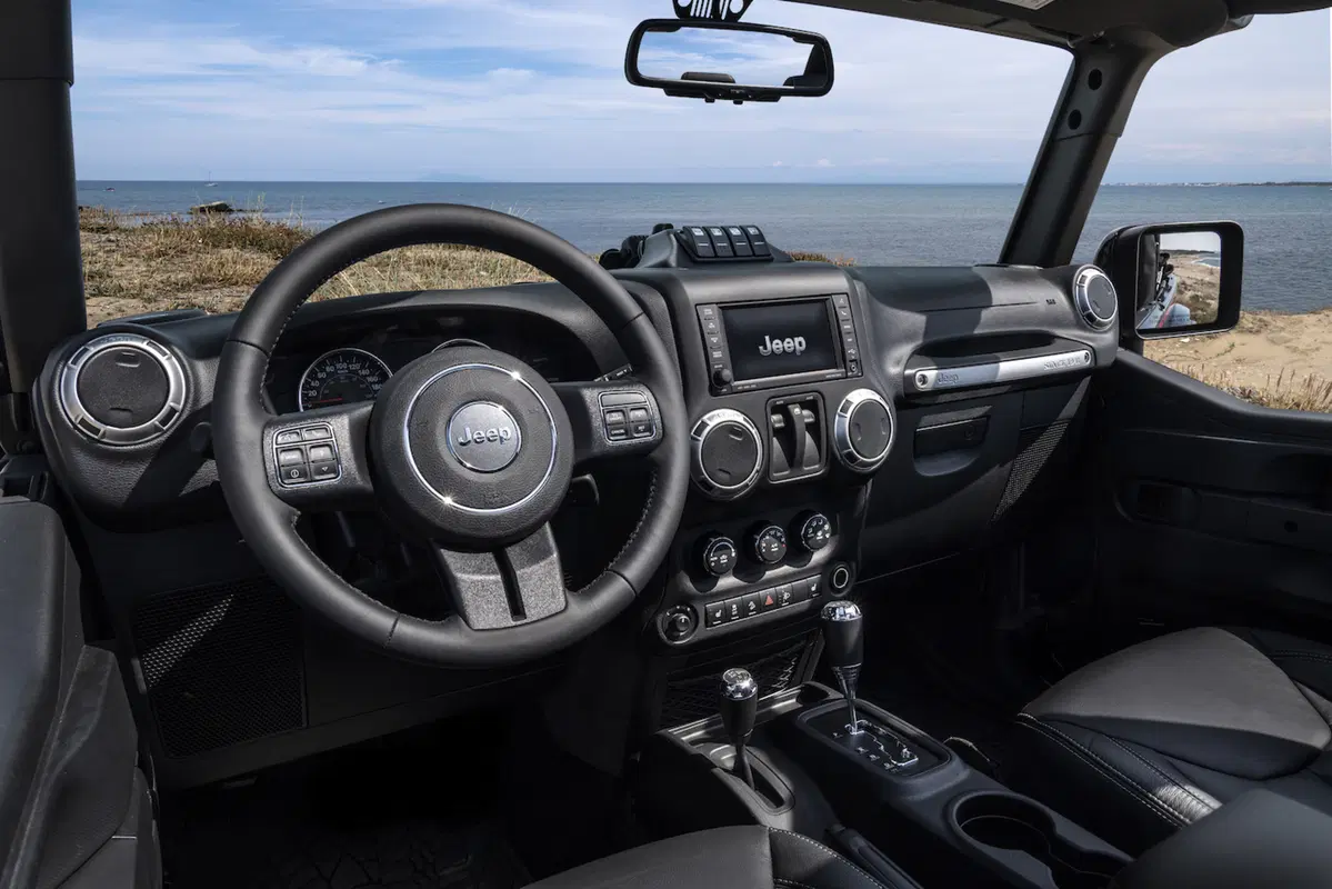 Marchionne consegna ai Carabinieri una Jeep Wrangler in livrea (3)