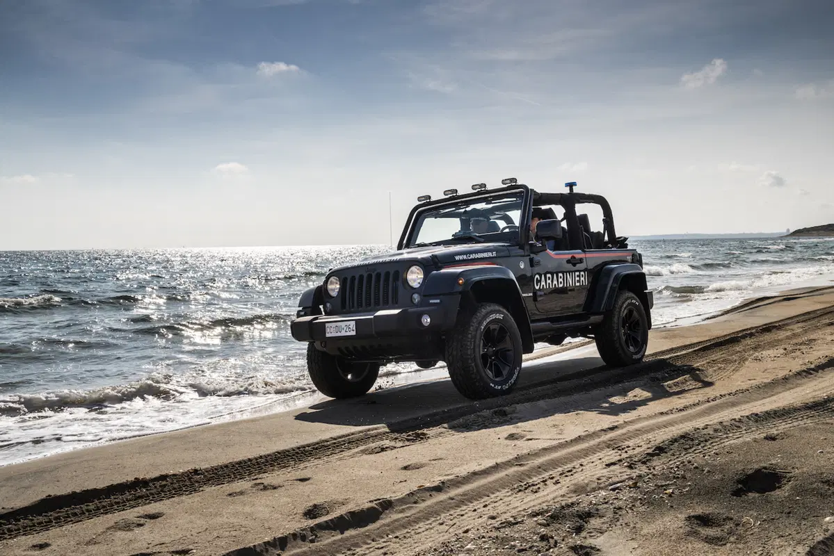Marchionne consegna ai Carabinieri una Jeep Wrangler in livrea (5)