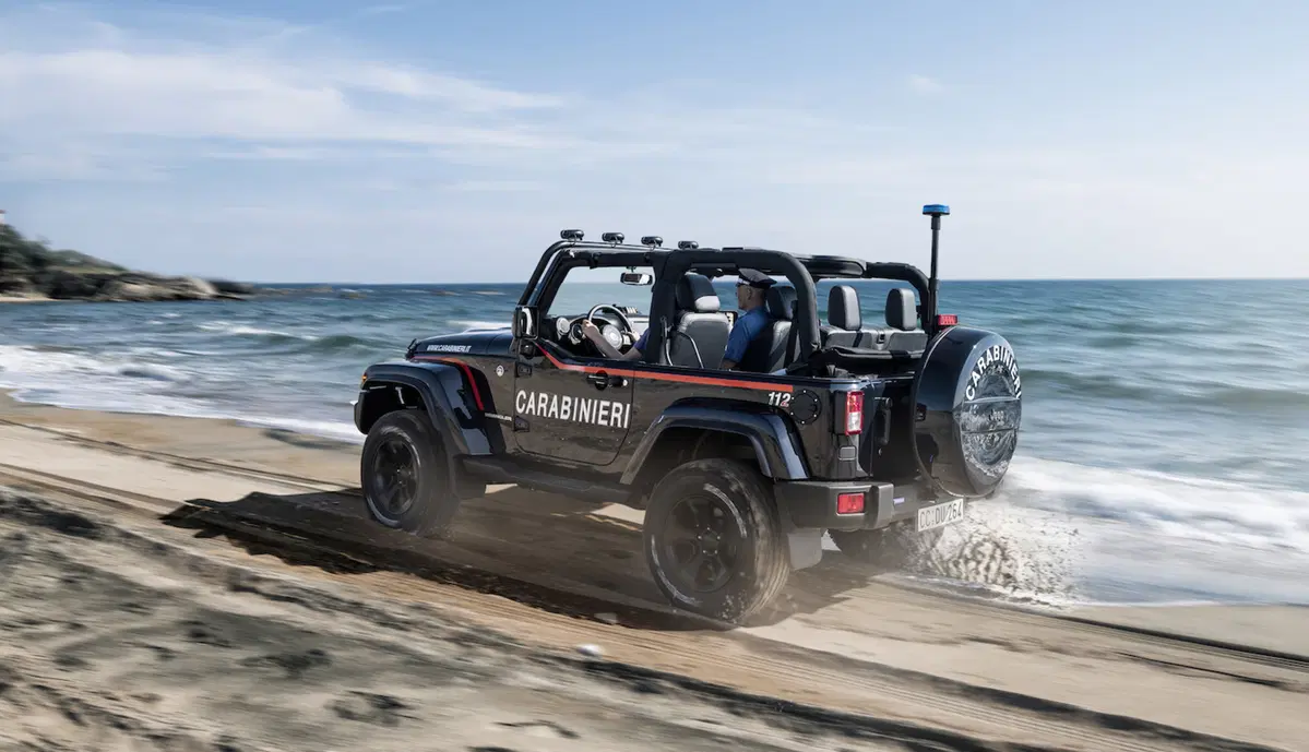 Marchionne consegna ai Carabinieri una Jeep Wrangler in livrea (6)