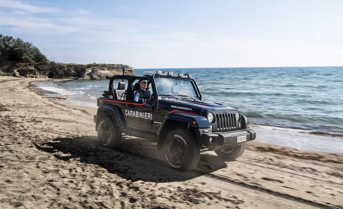 Marchionne consegna ai Carabinieri una Jeep Wrangler in livrea (9)
