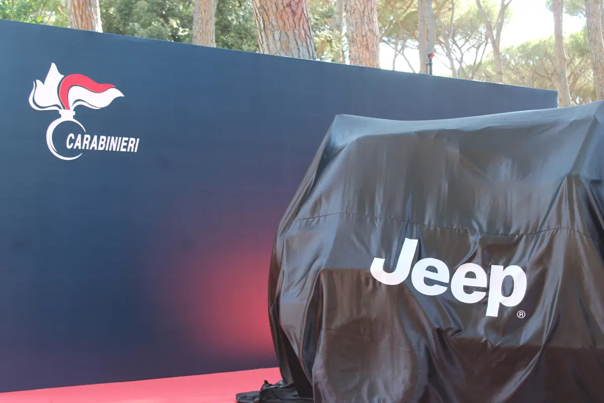 Marchionne consegna ai Carabinieri una Jeep Wrangler in livrea (10)
