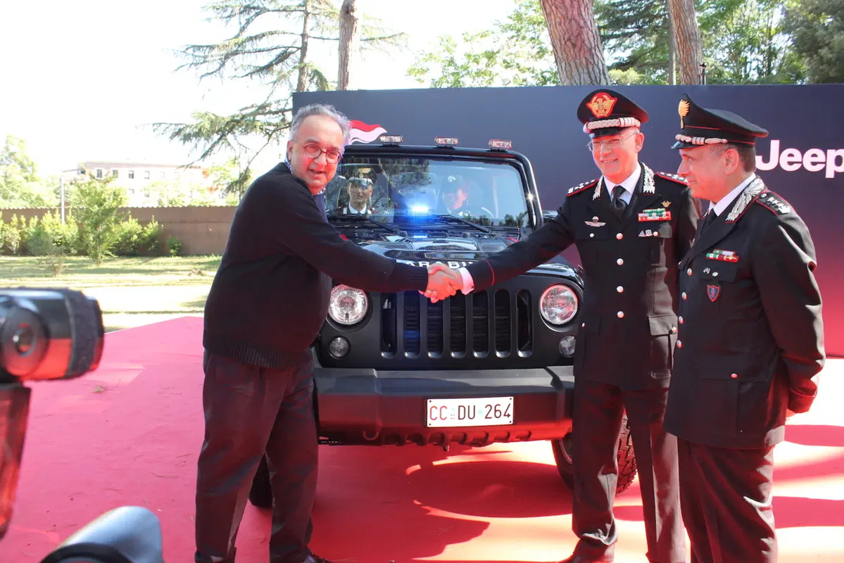 Marchionne consegna ai Carabinieri una Jeep Wrangler in livrea (17)