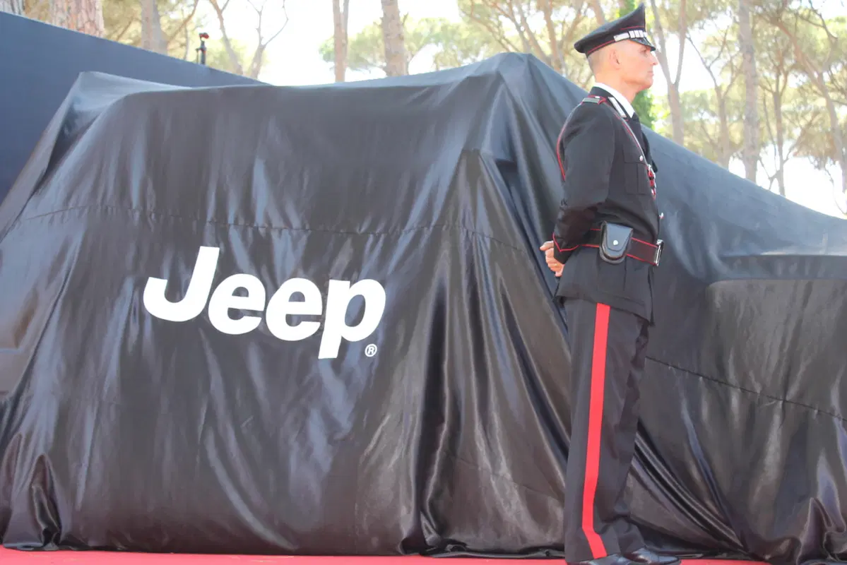 Marchionne consegna ai Carabinieri una Jeep Wrangler in livrea (20)