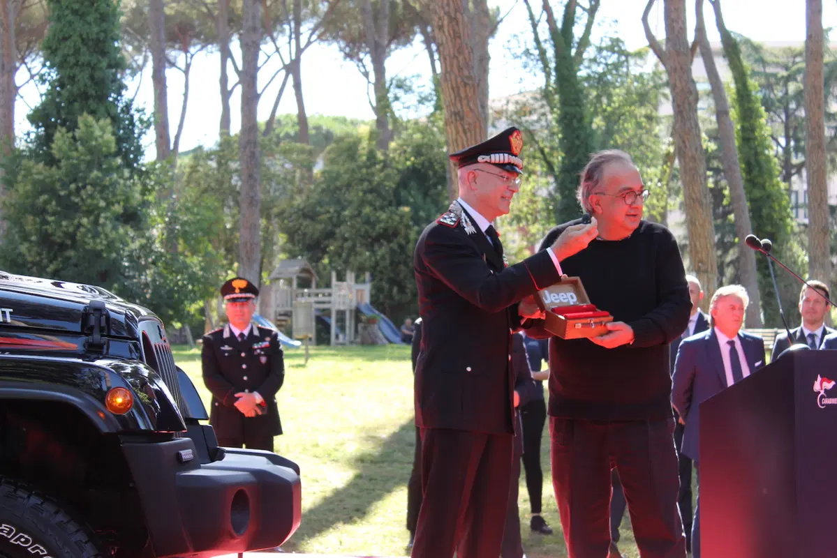 Marchionne consegna ai Carabinieri una Jeep Wrangler in livrea (24)