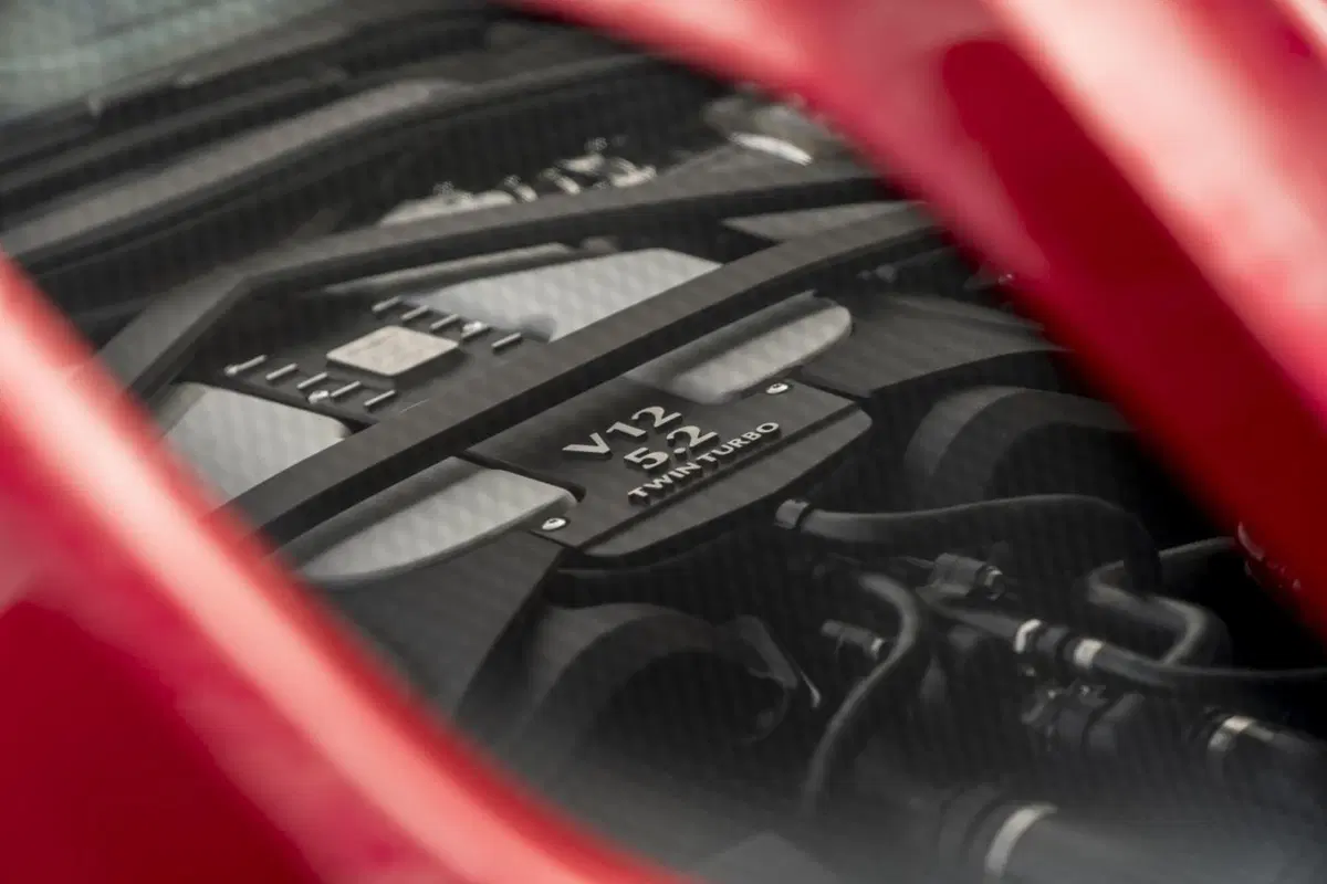 Aston Martin DBS Superleggera, l'estrema che strizza l'occhio al passato (5)