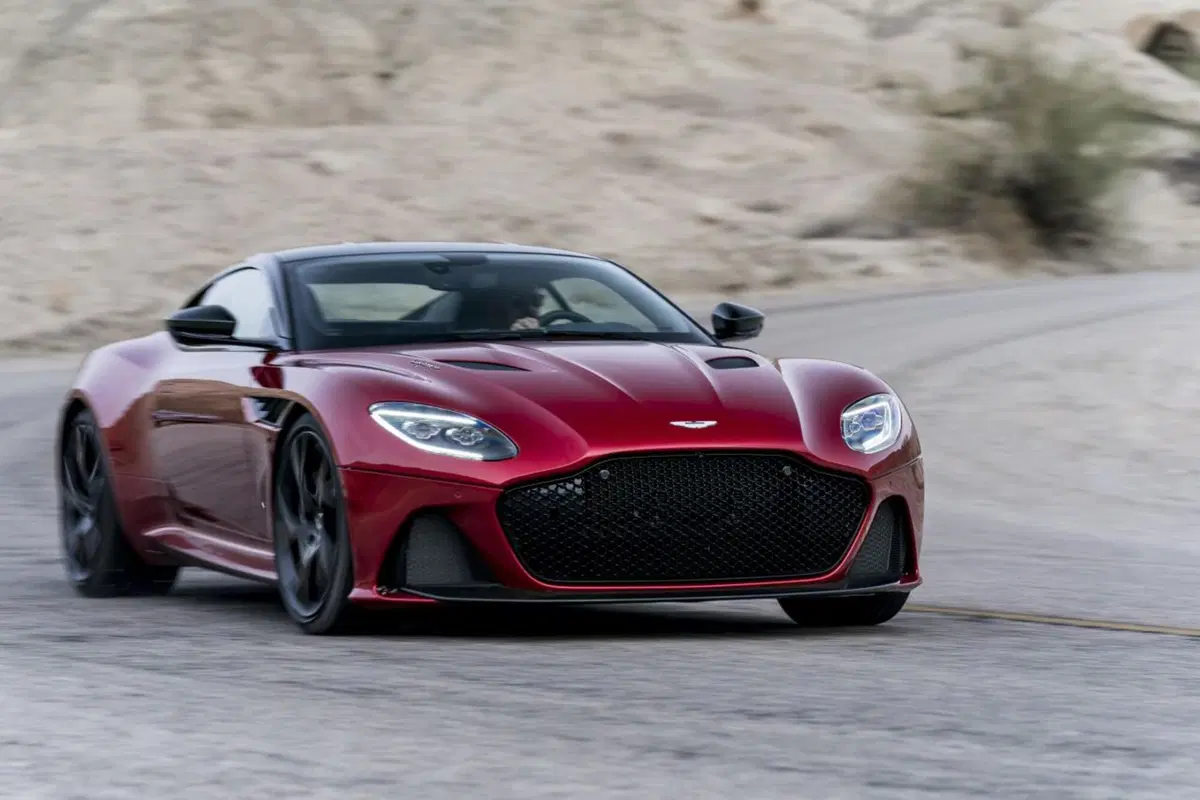 Aston Martin DBS Superleggera, l'estrema che strizza l'occhio al passato (11)